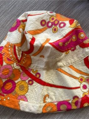 Trina Turk looking print 🩷🧡 brightly colored Banana Republic bucket sun hat